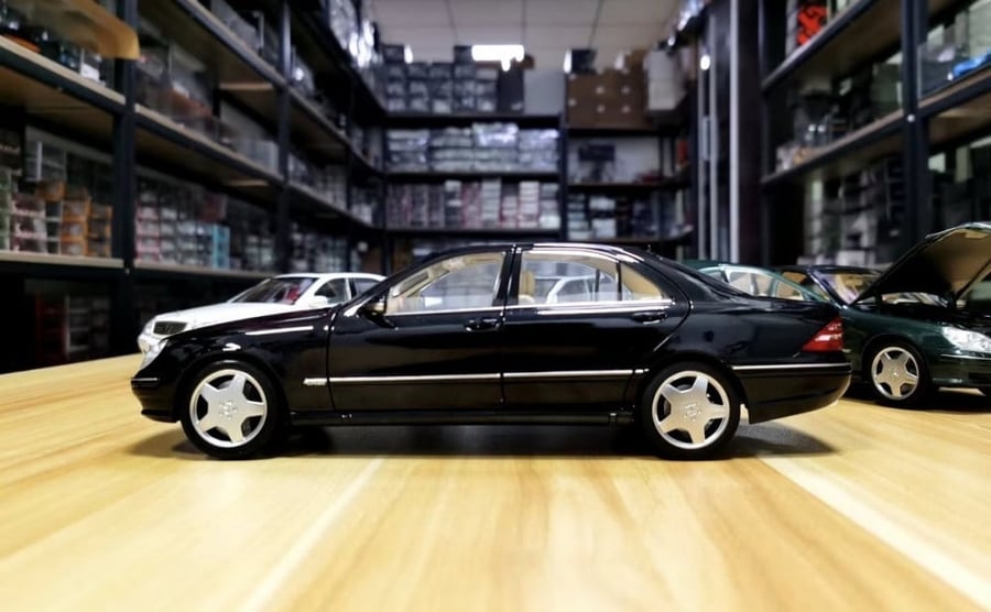 Mercedes-Benz S-Class S-Klasse S600 W220 1998 AMG Black 1:18 Norev 183814