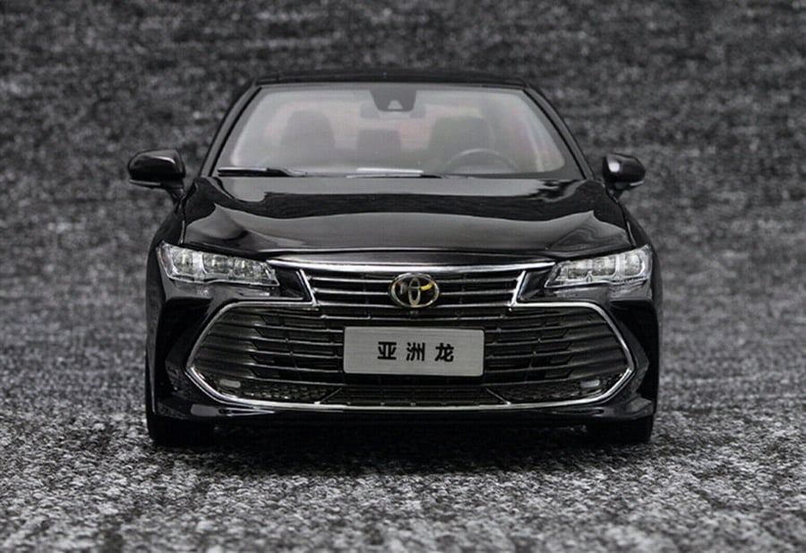 Toyota Avalon Black 1:18 Diecast Car Model