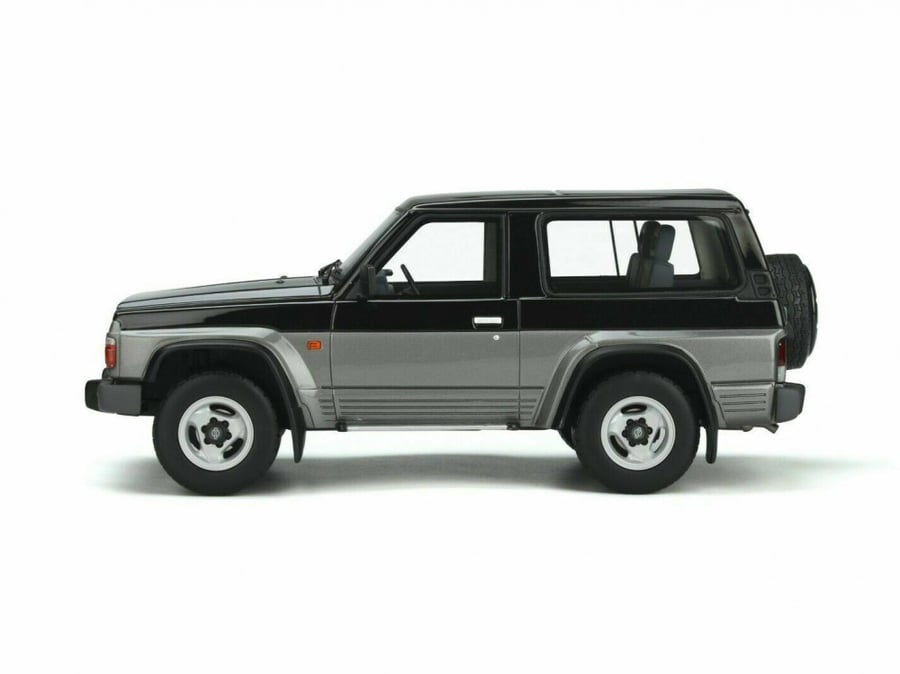 PRE-OWNED Nissan Patrol GR Black / Silver 1:18 Ottomobile OT898