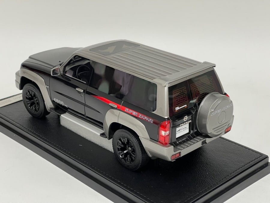 RARE Nissan Patrol Y61 Super Safari Black 1:18 IVY LIMITED 99 PCs