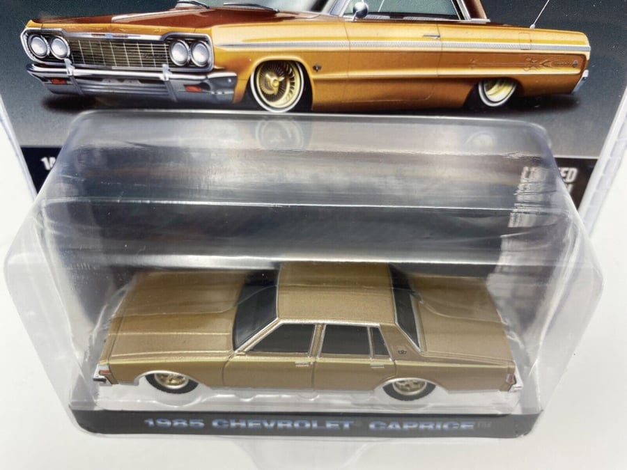 Chevrolet Caprice Lowrider 1985 Custom Gold Metallic and Matt Gold "California Lowriders" Release 1 1:64 Greenlight 63010C