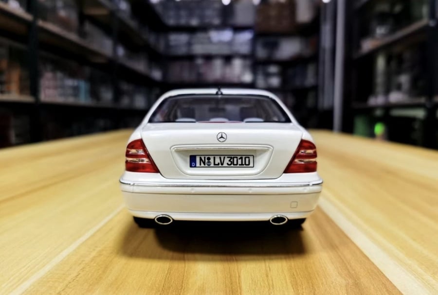 Mercedes-Benz S-Class S-Klasse S600 W220 AMG White 1:18 Norev 183813