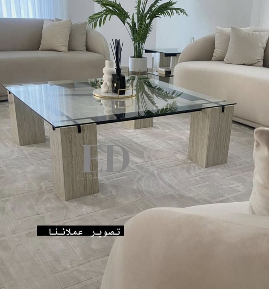 طاولة بسطح زجاجي