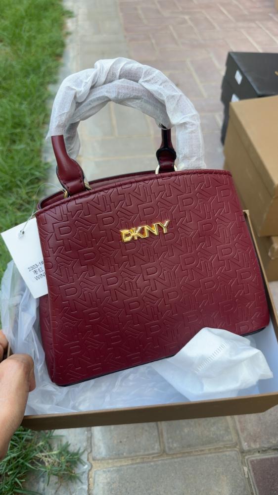 شنطة DKNY مع بوكس