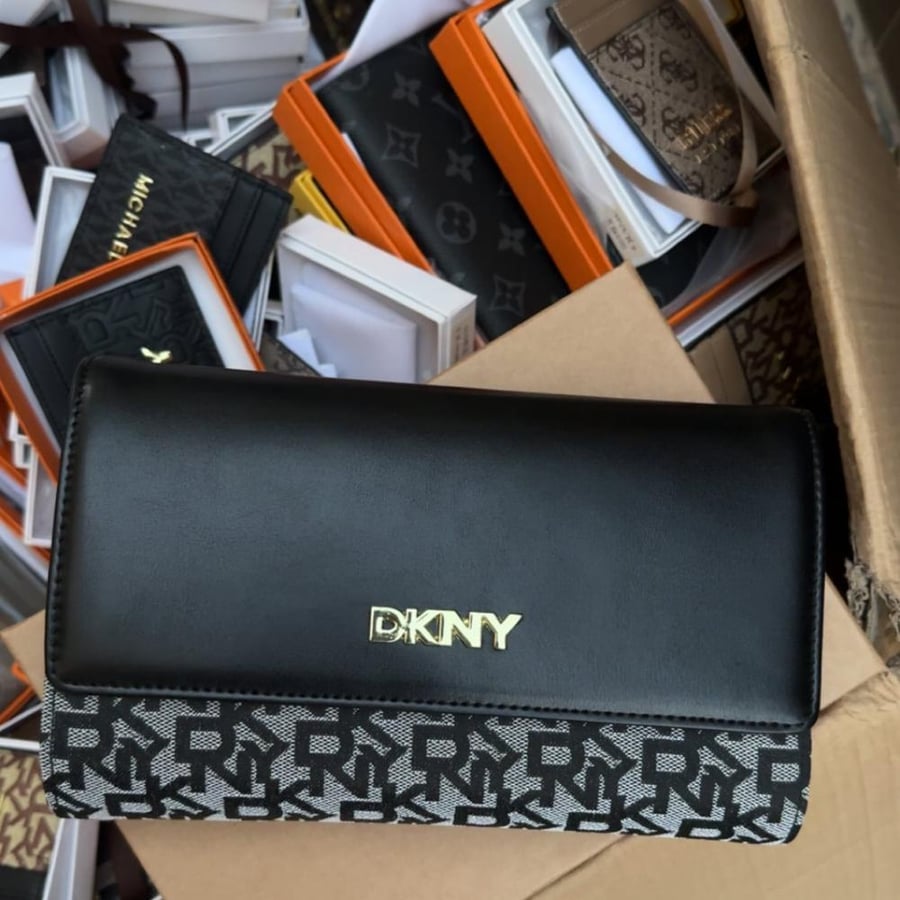 شنطة Dkny مع بوكس