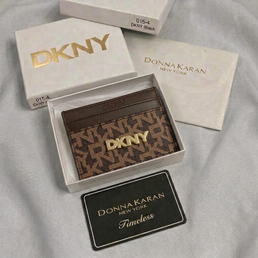 محفظة DKNY مع ملحقات