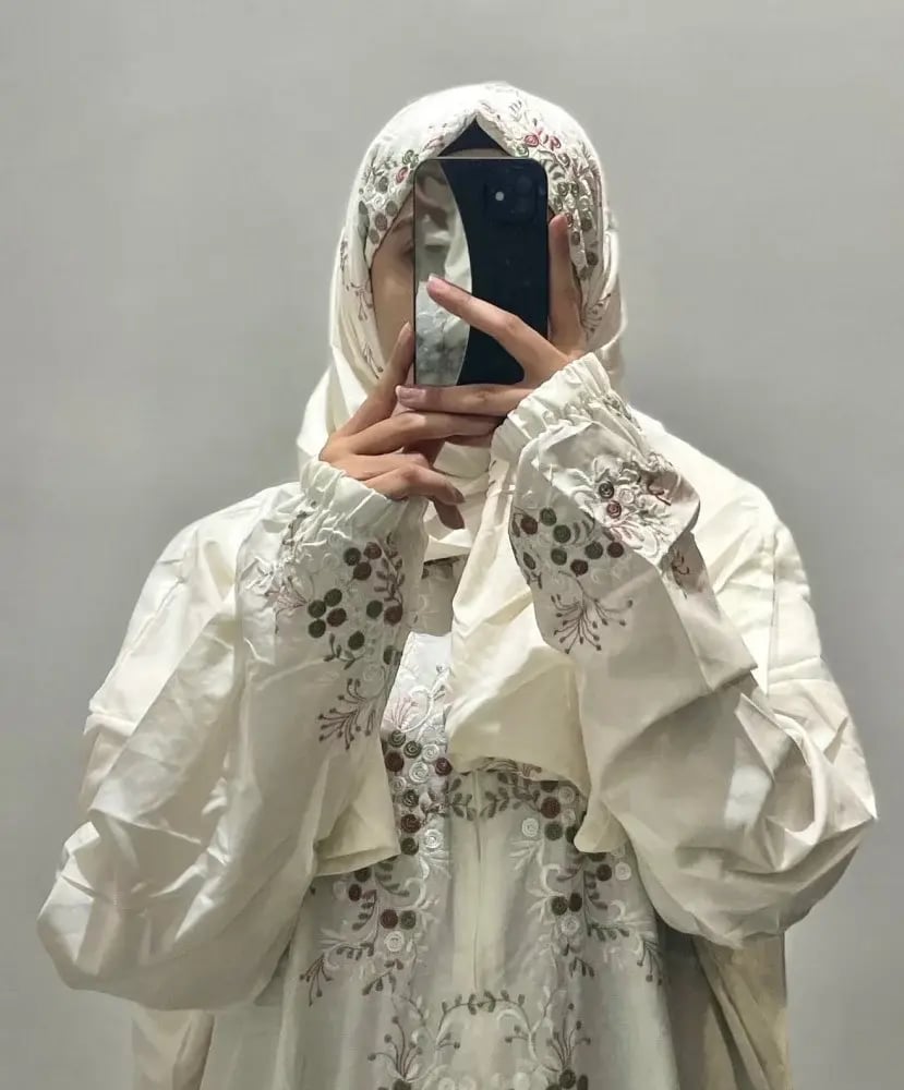 Prayer set with zipper cover