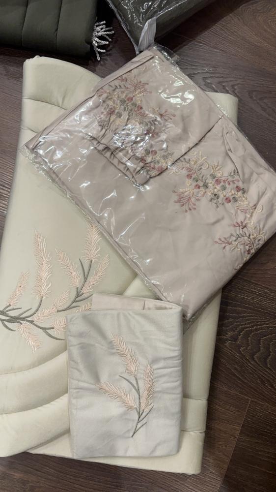 Very very luxurious prayer set.