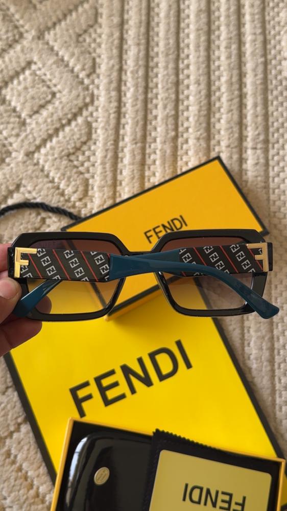 Very luxurious Fendi glasses with accessories