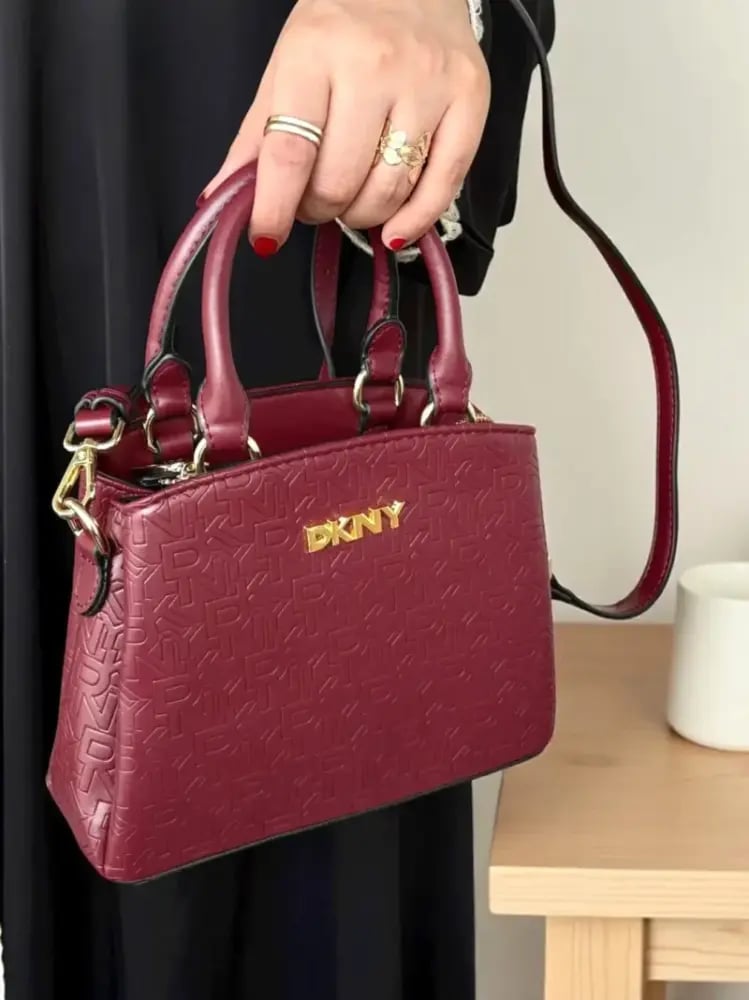 شنطة DKNY مع بوكس