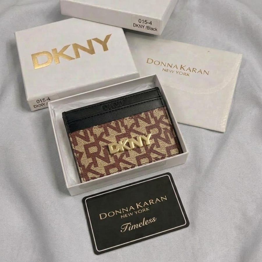 محفظة DKNY مع ملحقات