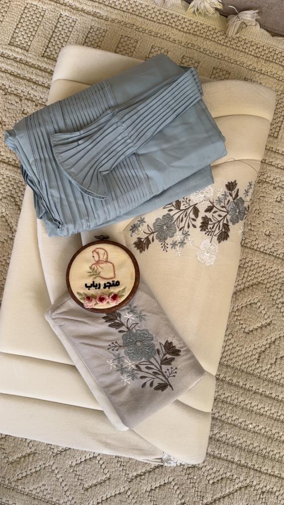 Very luxurious prayer set.