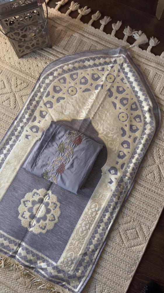 Thick rug + fitted sheet