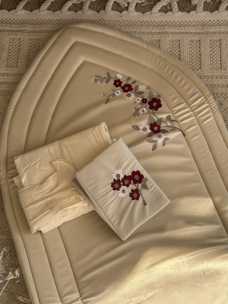 Very luxurious prayer set.