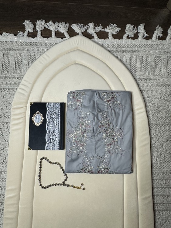 طقم  سحاب مقفل صلاة فخم مع قران