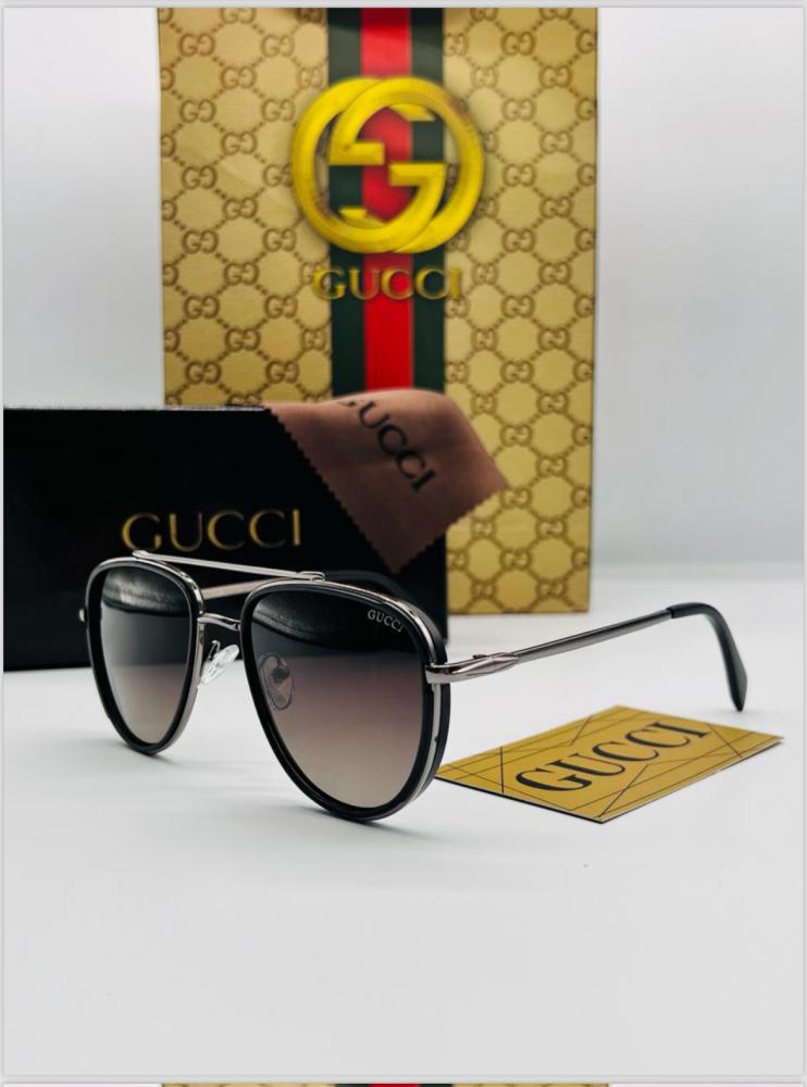 A very luxurious Gucci glasses with accessories