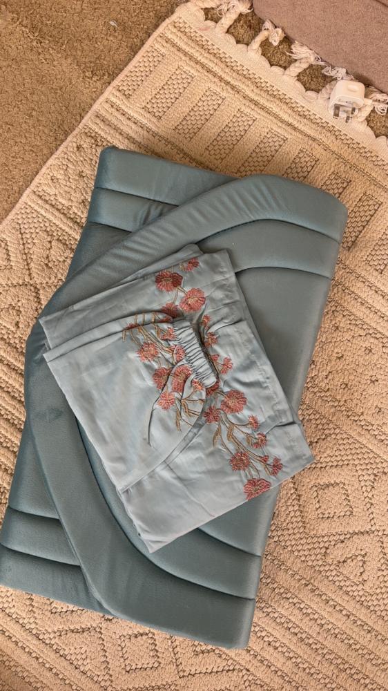 Prayer set + carpet with a cover tied