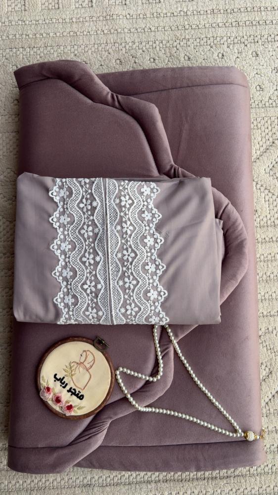 Prayer set with zipper cover