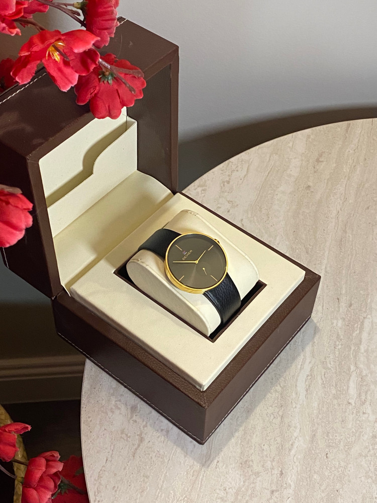 Men's leather watch, two-year warranty
