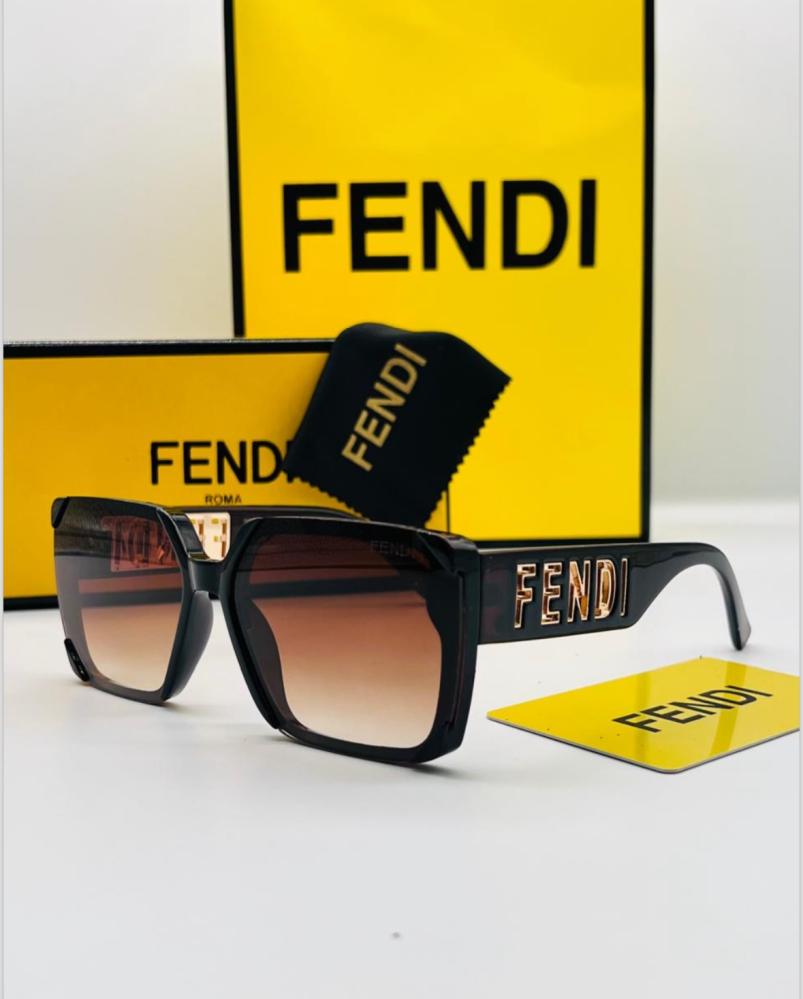 Very luxurious Fendi glasses with accessories