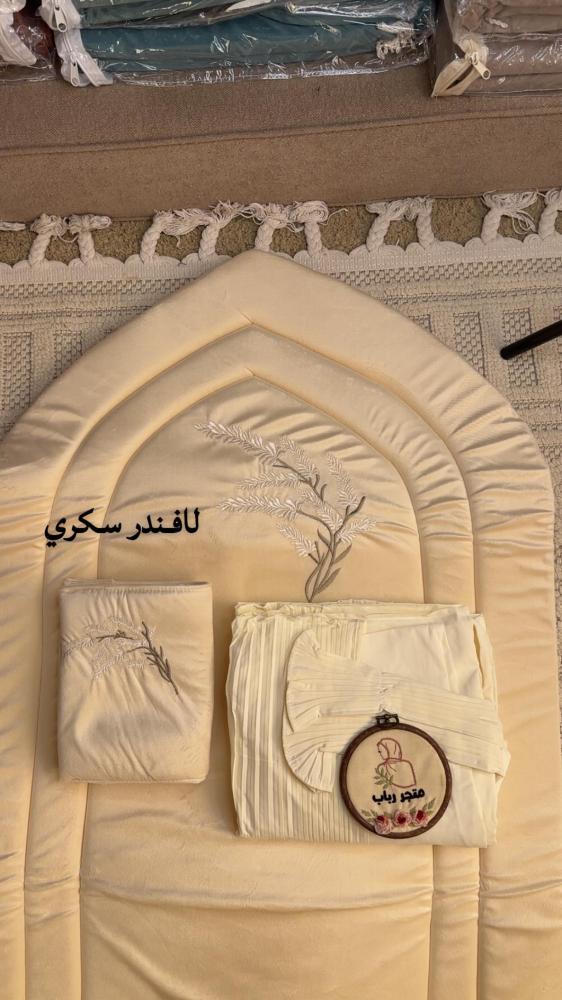 Very luxurious prayer set.