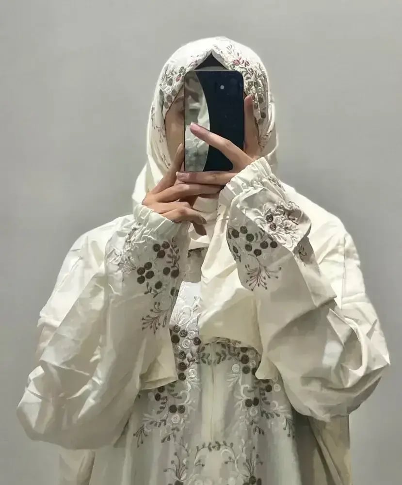 Prayer set with zipper cover