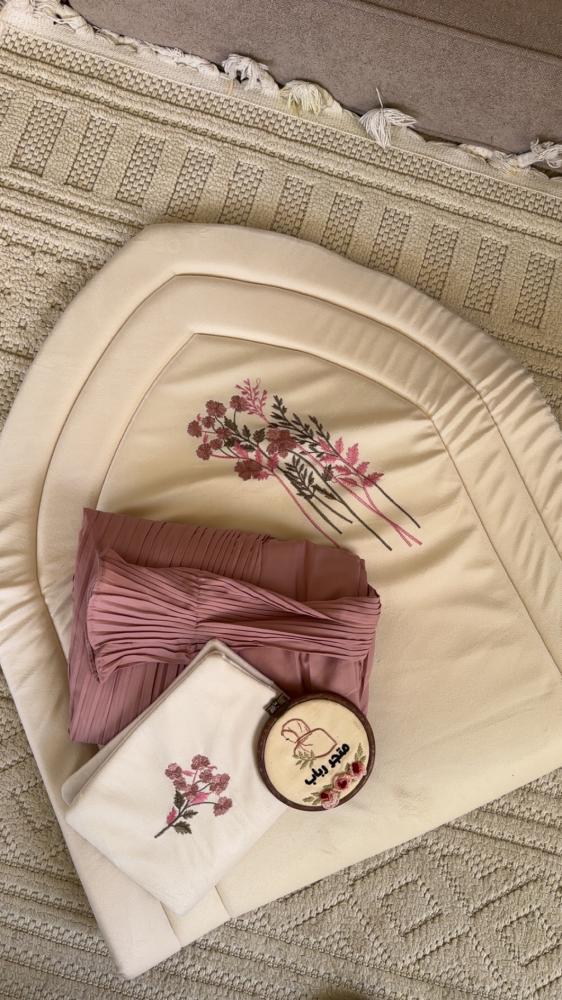 Very luxurious prayer set.