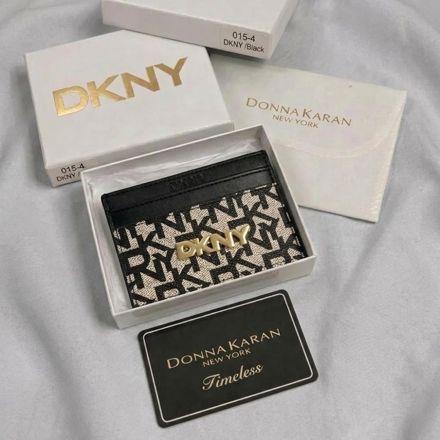 محفظة DKNY مع ملحقات