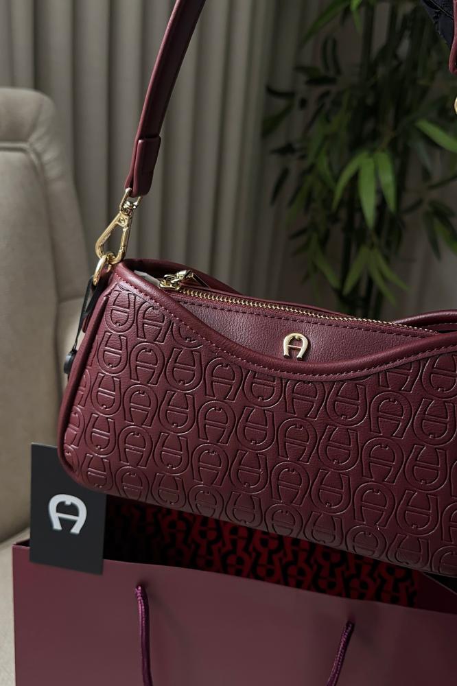 AIGNER - leather