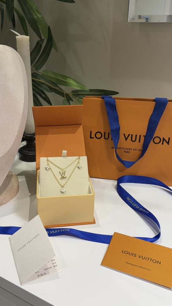 LV pink عقد