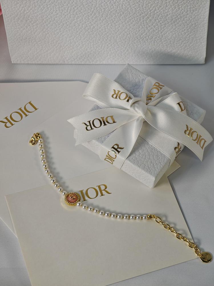 اسورة Dior لؤلو