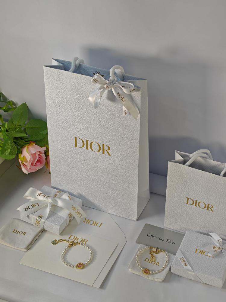 اسورة Dior لؤلو