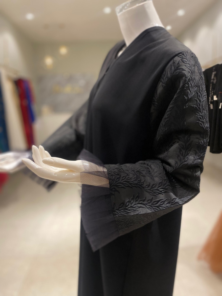 عبايه تطريز الاكمام