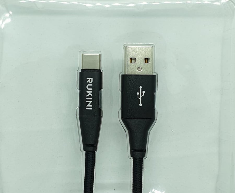 منتج امريكي يدعم الشحن السريع  كيبل USB-C قماش مقاوم للقطع الطول 1 متر اللون اسود