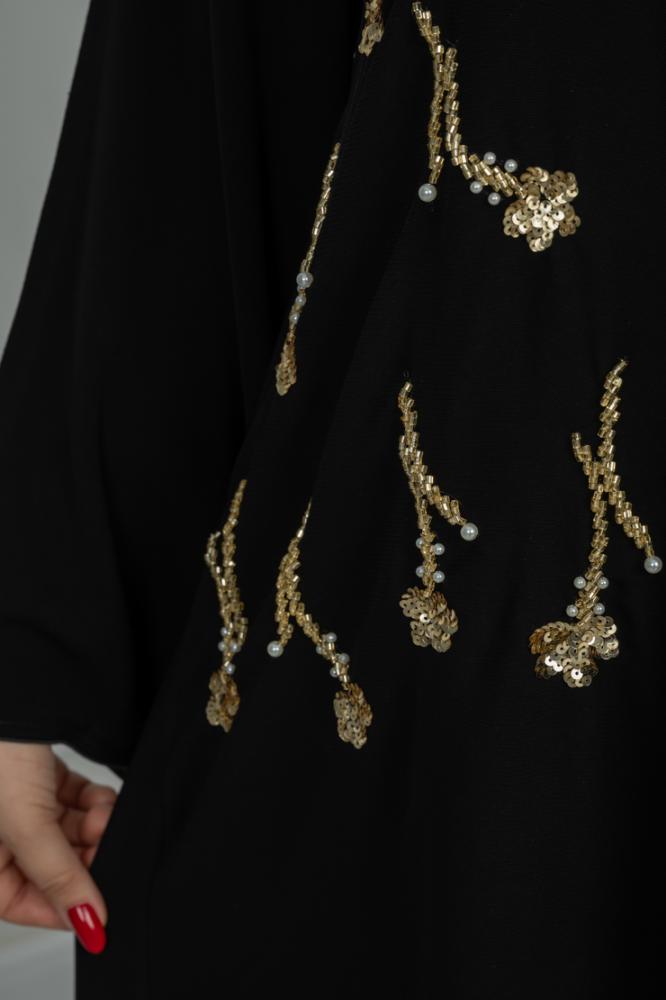 عباية مطرزة