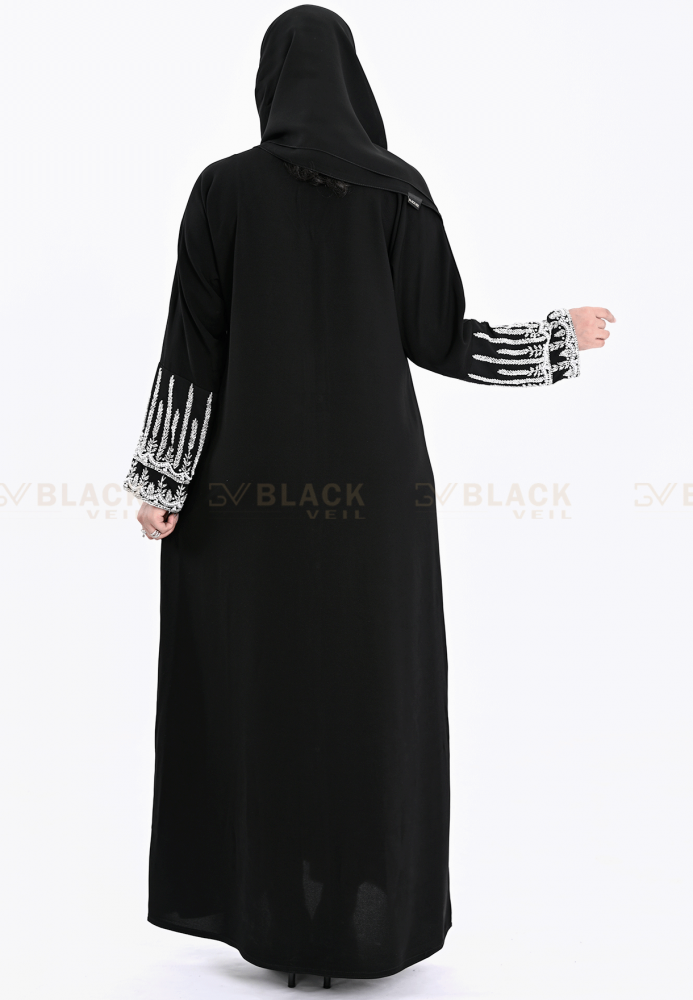 عباية كتف ملكي مطرزة