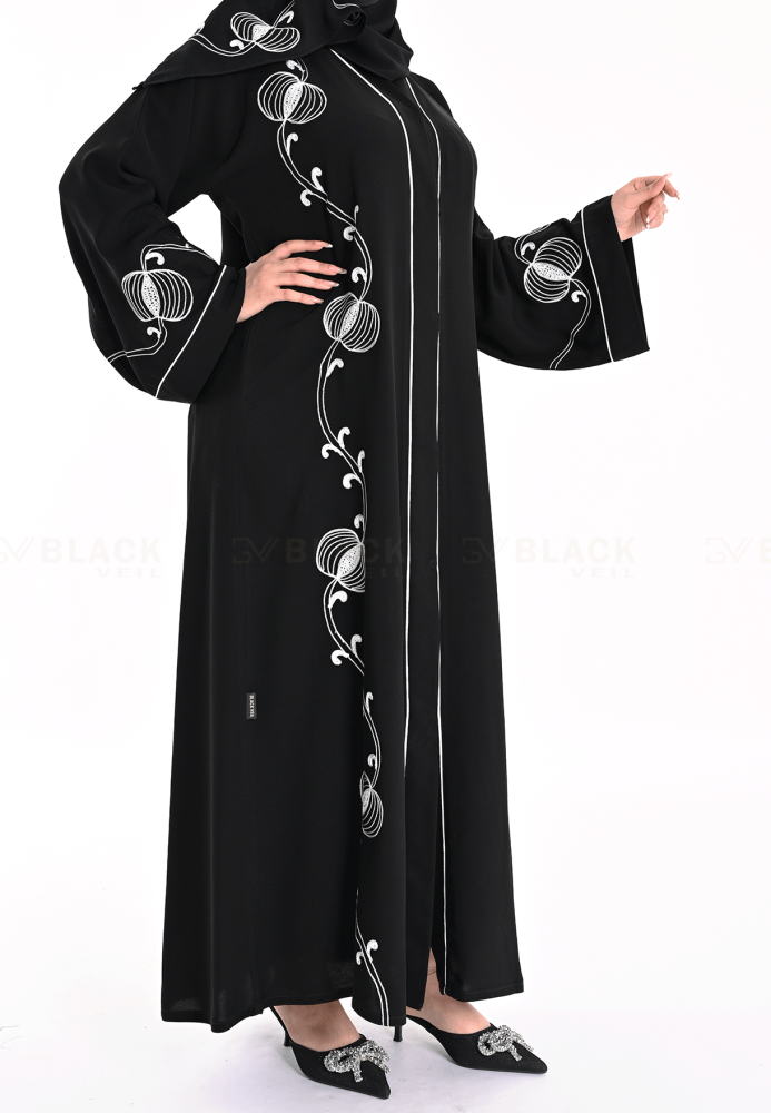 عبايه مطرزه