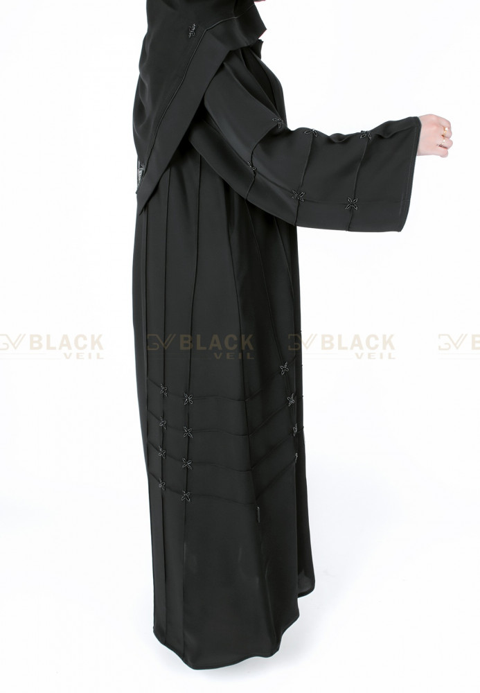 عباية كتف مطرزة