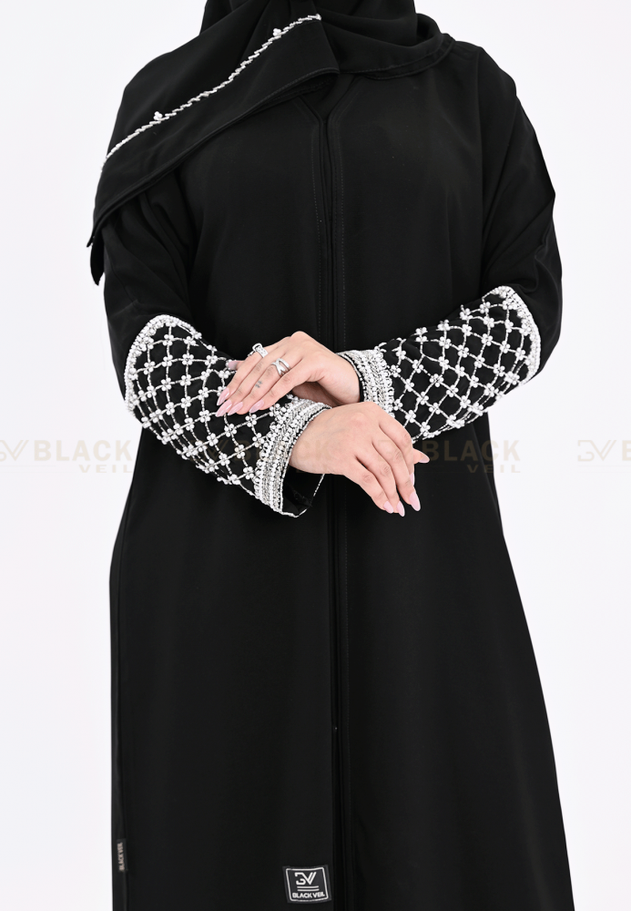 عباية كتف ملكي مطرزة