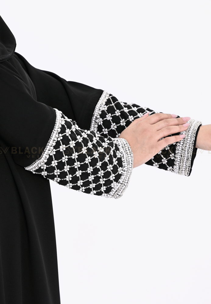 عباية كتف ملكي مطرزة