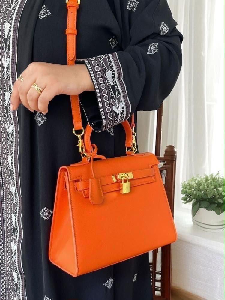 شنطة يد نسائية بقفل وعلاقة مفتاح وحزام كتف