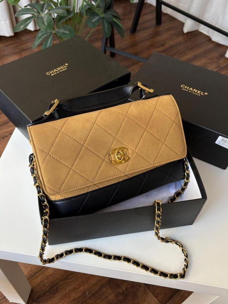 شنطة يد نسائية بنقشة الكروكو وحزام كتف