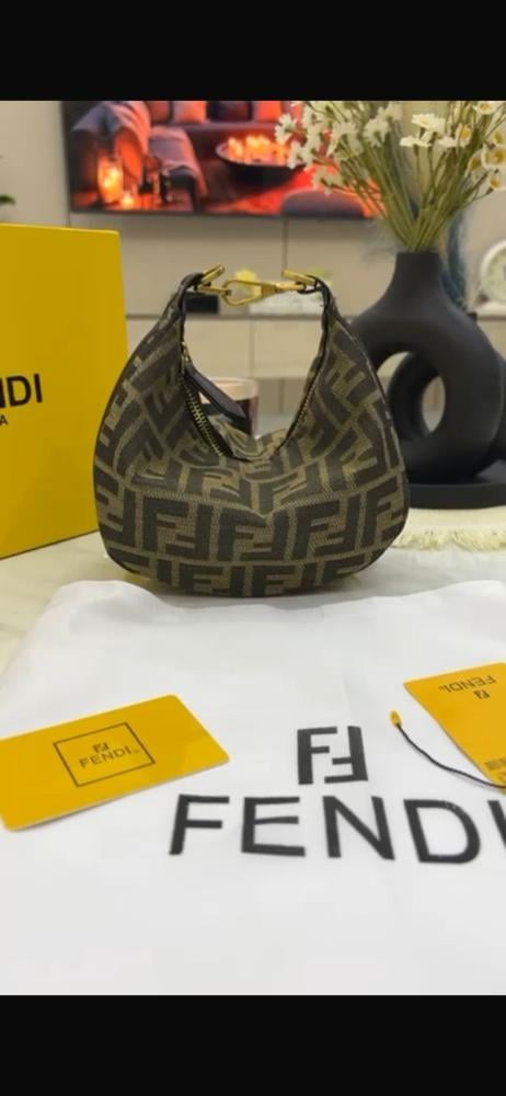 شنط فندي مع الملحقات