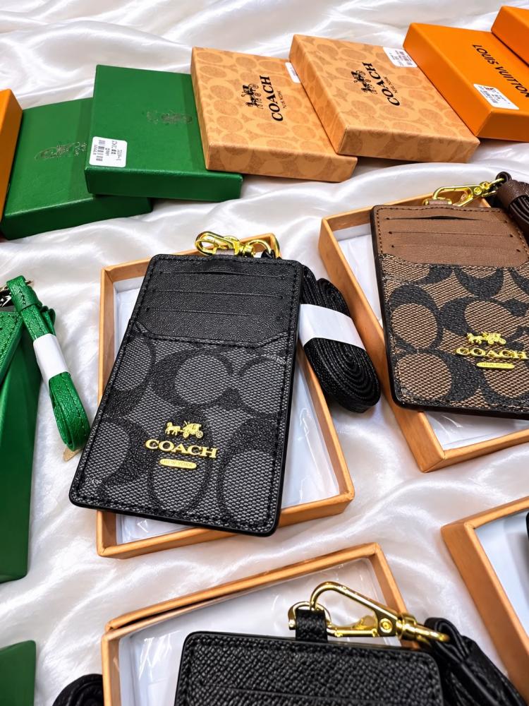 محافظ ماركات متعدده
