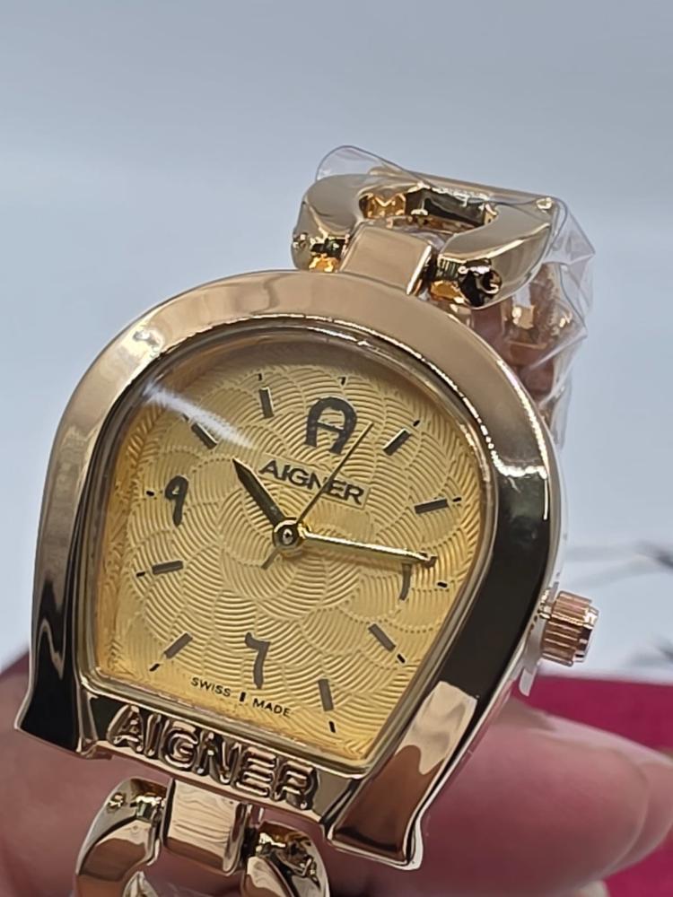Women's wristwatches