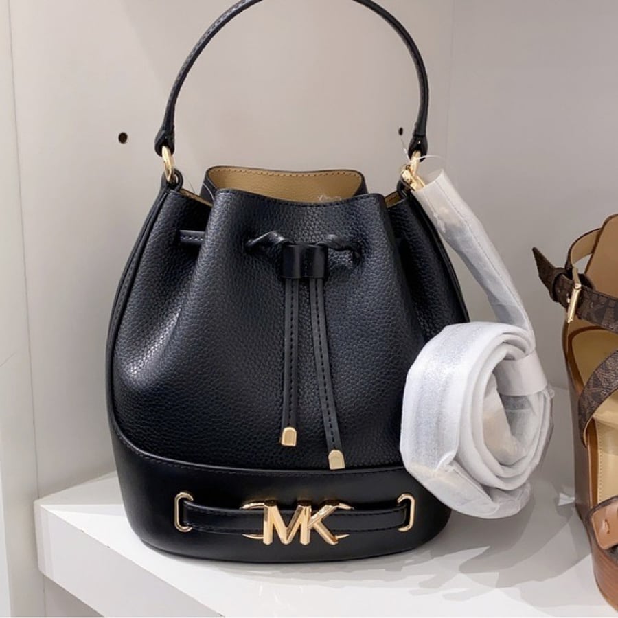 MICHAEL KORS Reed Medium Bucket Bag - أسود