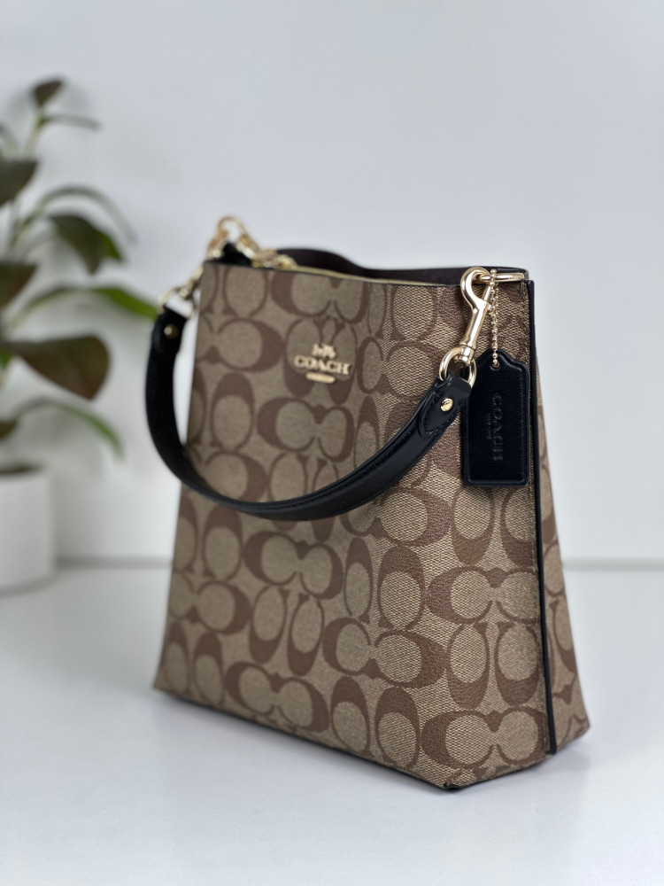 شنطة Mollie Bucket  من كوتش مقاس صغير