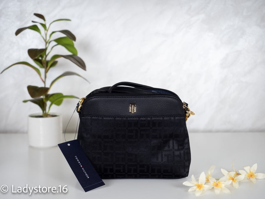 Tommy Hilfiger Crossbody Bag