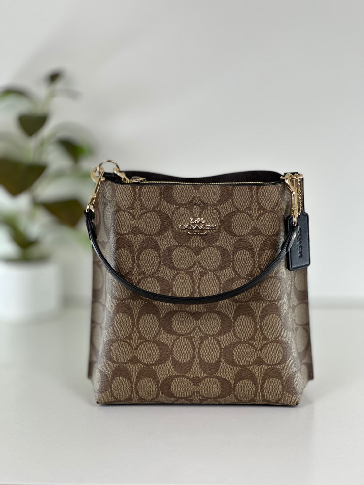 شنطة Mollie Bucket  من كوتش مقاس صغير