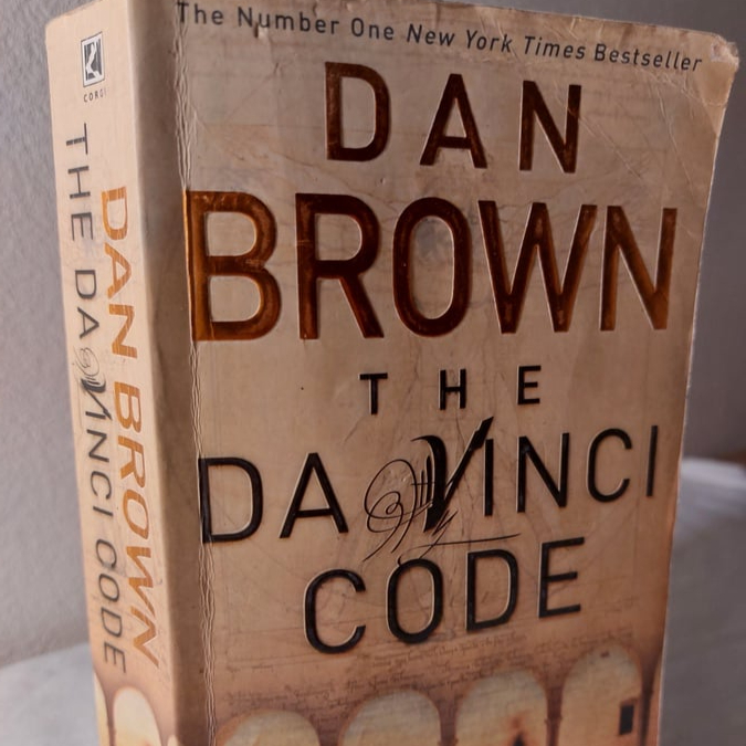 The DaVinci code-Dan Brown  (P11)